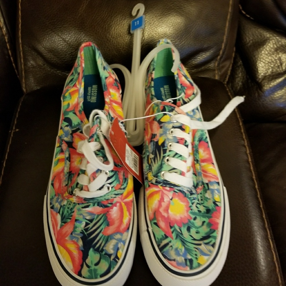 Canvas shoes